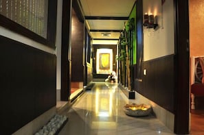 Aromaterapi, massage med varma stenar och thaimassage