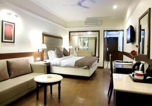 Deluxe Room, 1 King Bed | Minibar, in-room safe, desk, laptop workspace - Hotel Madhuban (Dehradun)