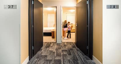 The Old Woolstore Apartment Hotel