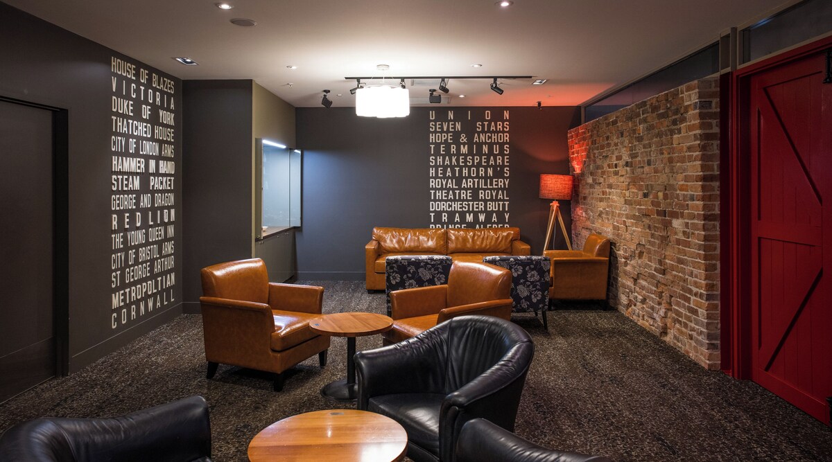 The Old Woolstore Apartment Hotel
