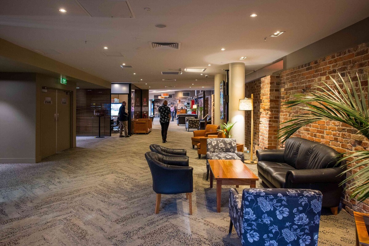 The Old Woolstore Apartment Hotel