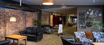 The Old Woolstore Apartment Hotel