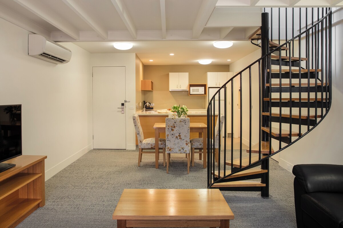 The Old Woolstore Apartment Hotel