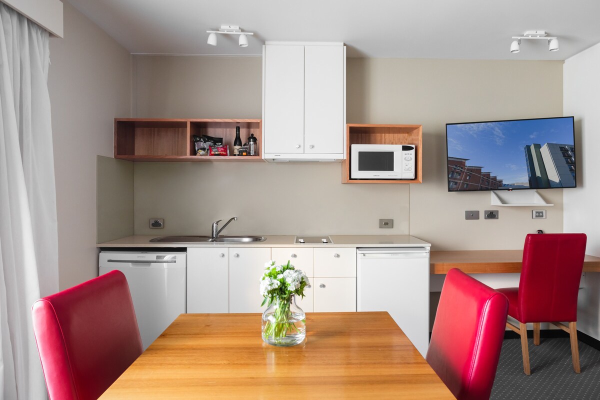 The Old Woolstore Apartment Hotel