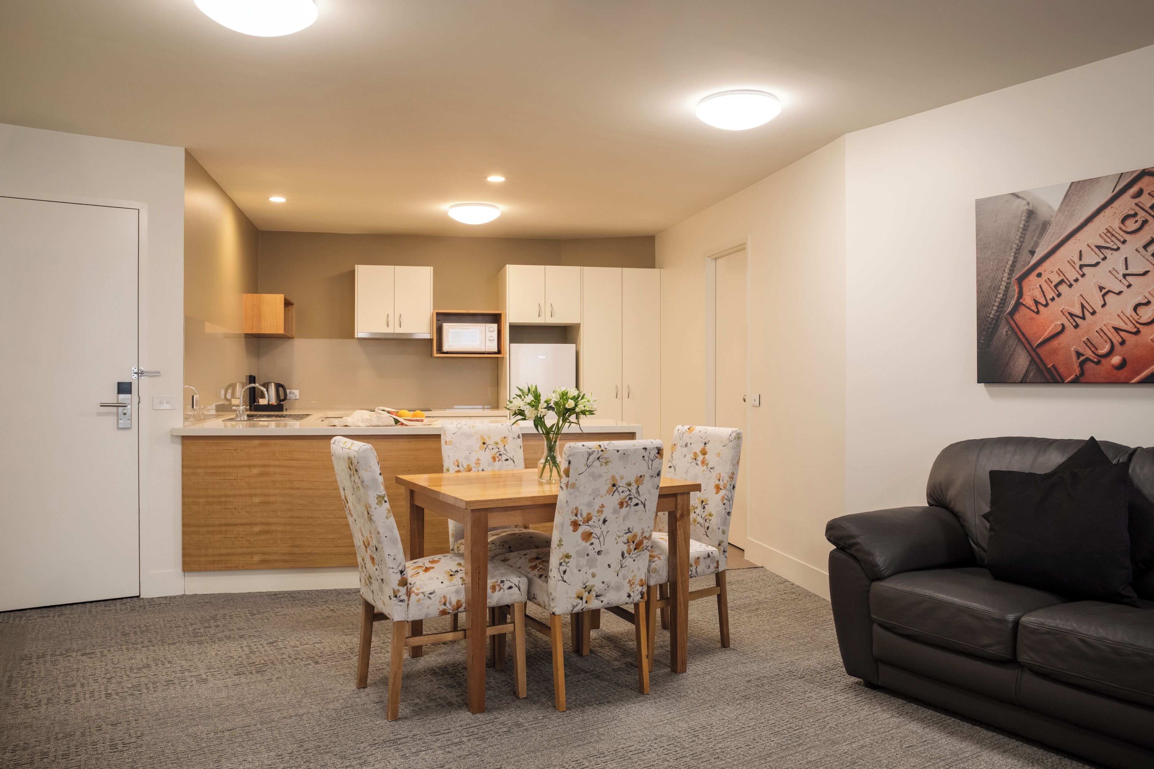 Televisión LCD de 43 pulgadas con canales vía satélite y televisión 