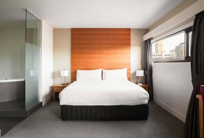 Executive Spa Apartment | Living area | 43-inch LCD TV with satellite channels, TV, streaming services - The Old Woolstore Apartment Hotel (Hobart)