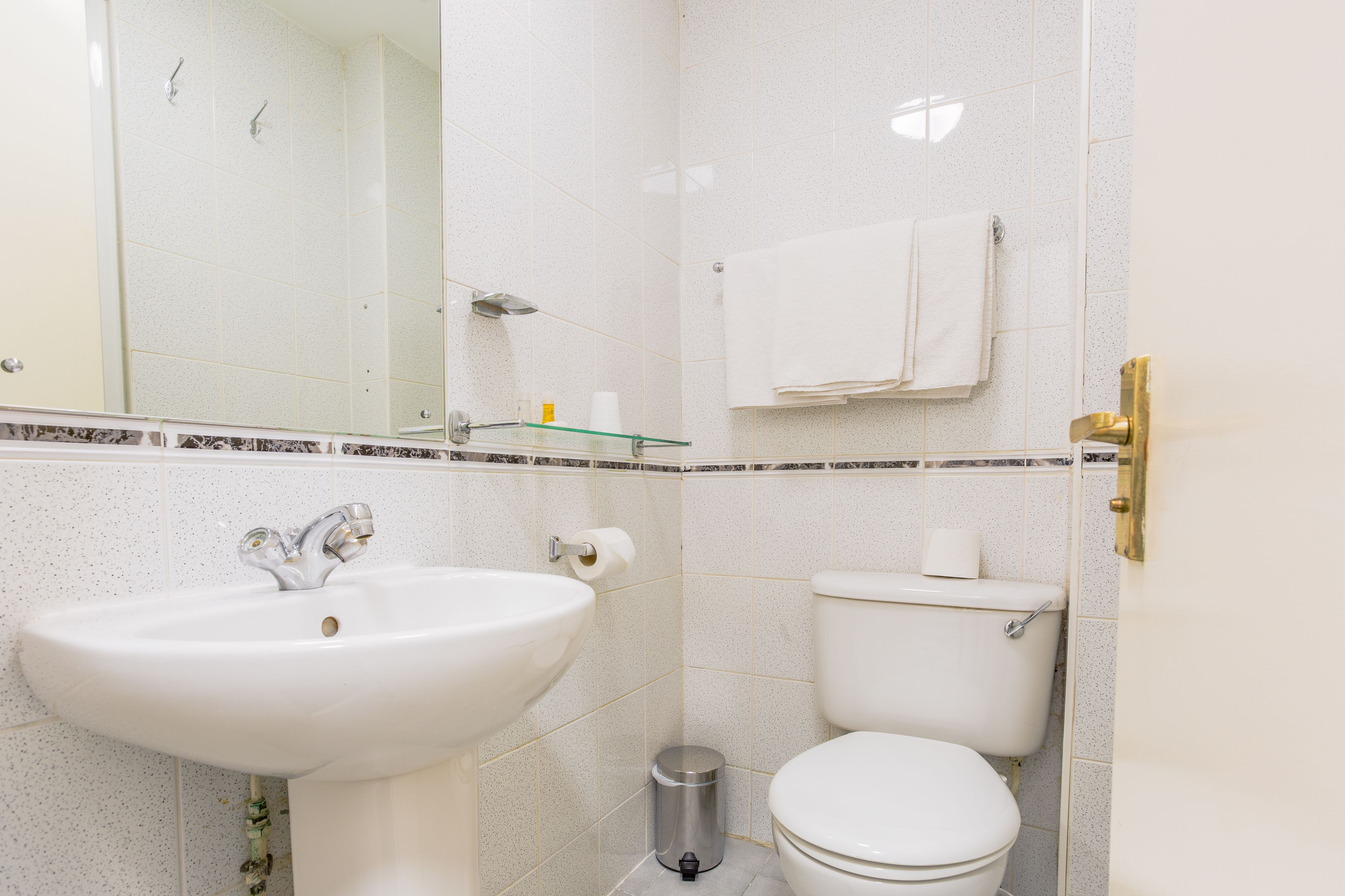 Photo - London Town Hotel