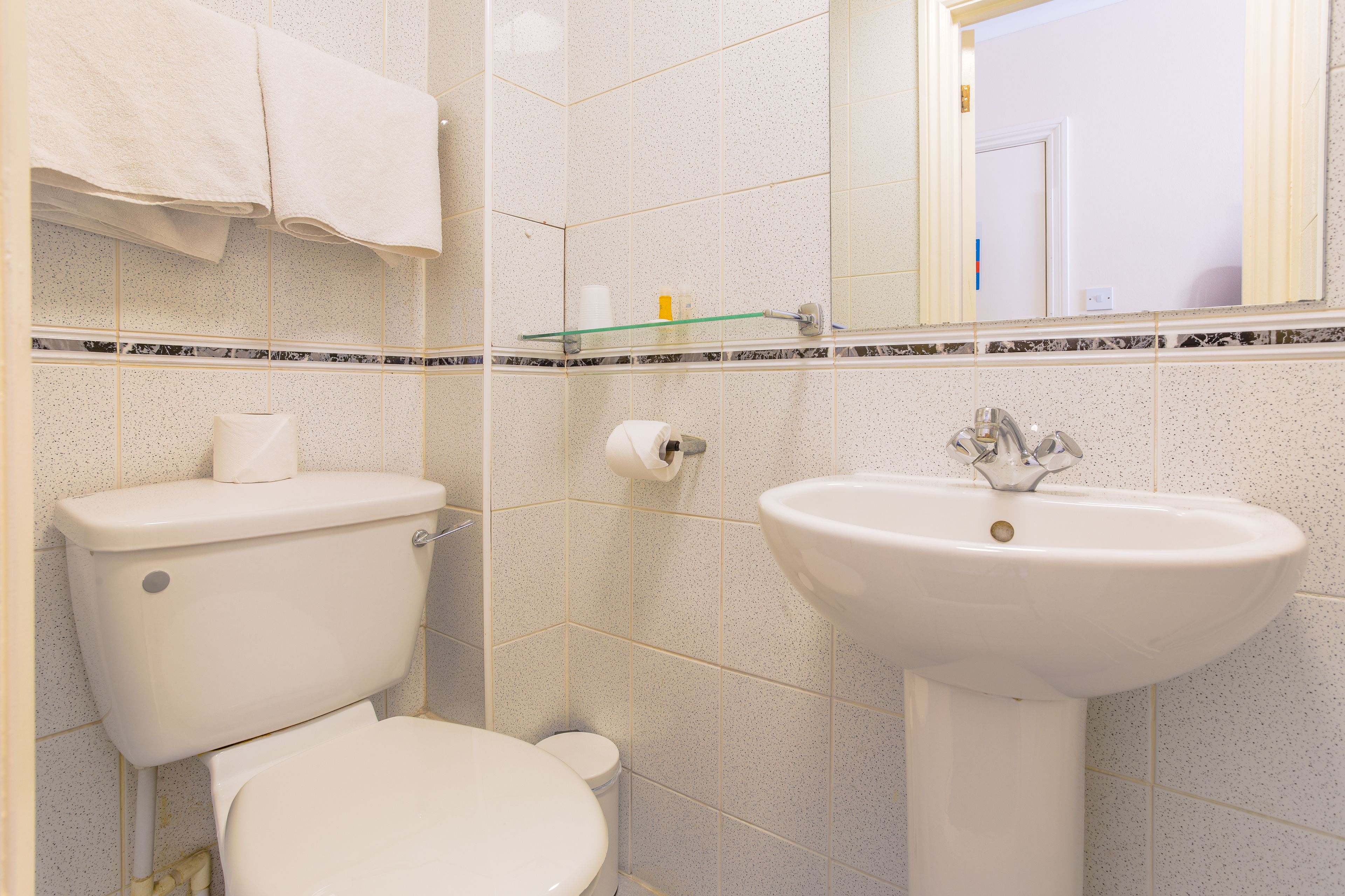 Photo - London Town Hotel