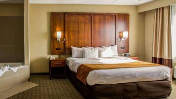 Schreibtisch, Verdunkelungsvorhänge, Bügeleisen/Bügelbrett