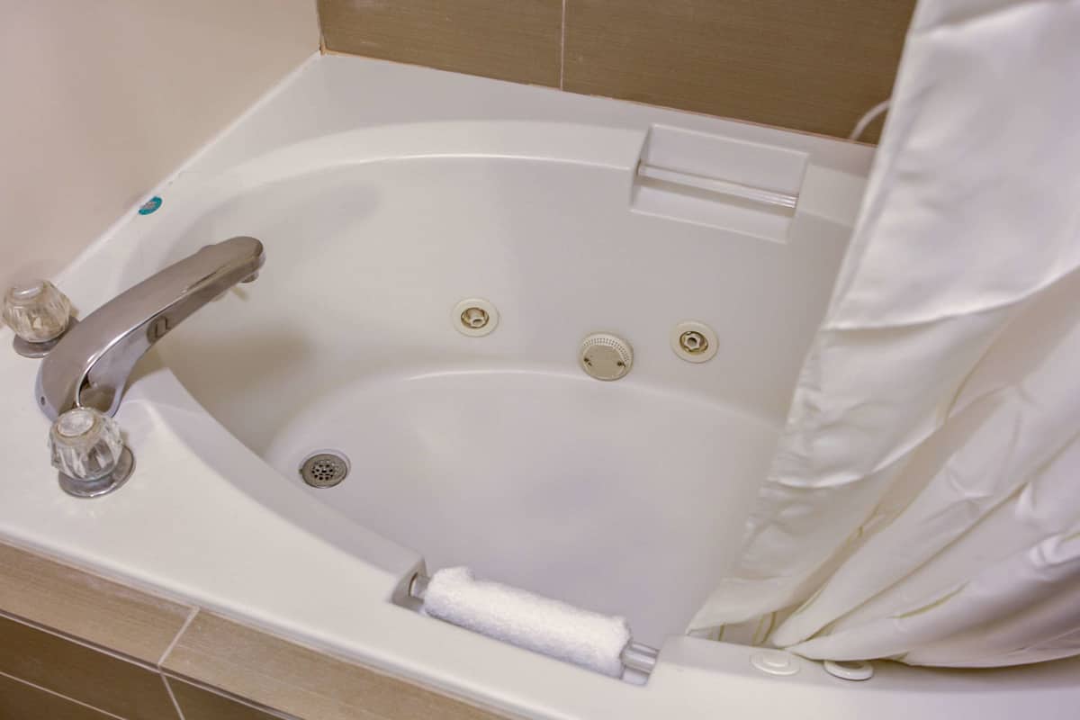 standard suite, non smoking | bathroom | free toiletries, hair dryer, towels
