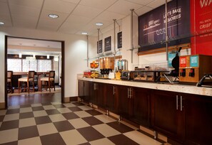 Tägliches inbegriffenes kontinentales Frühstück