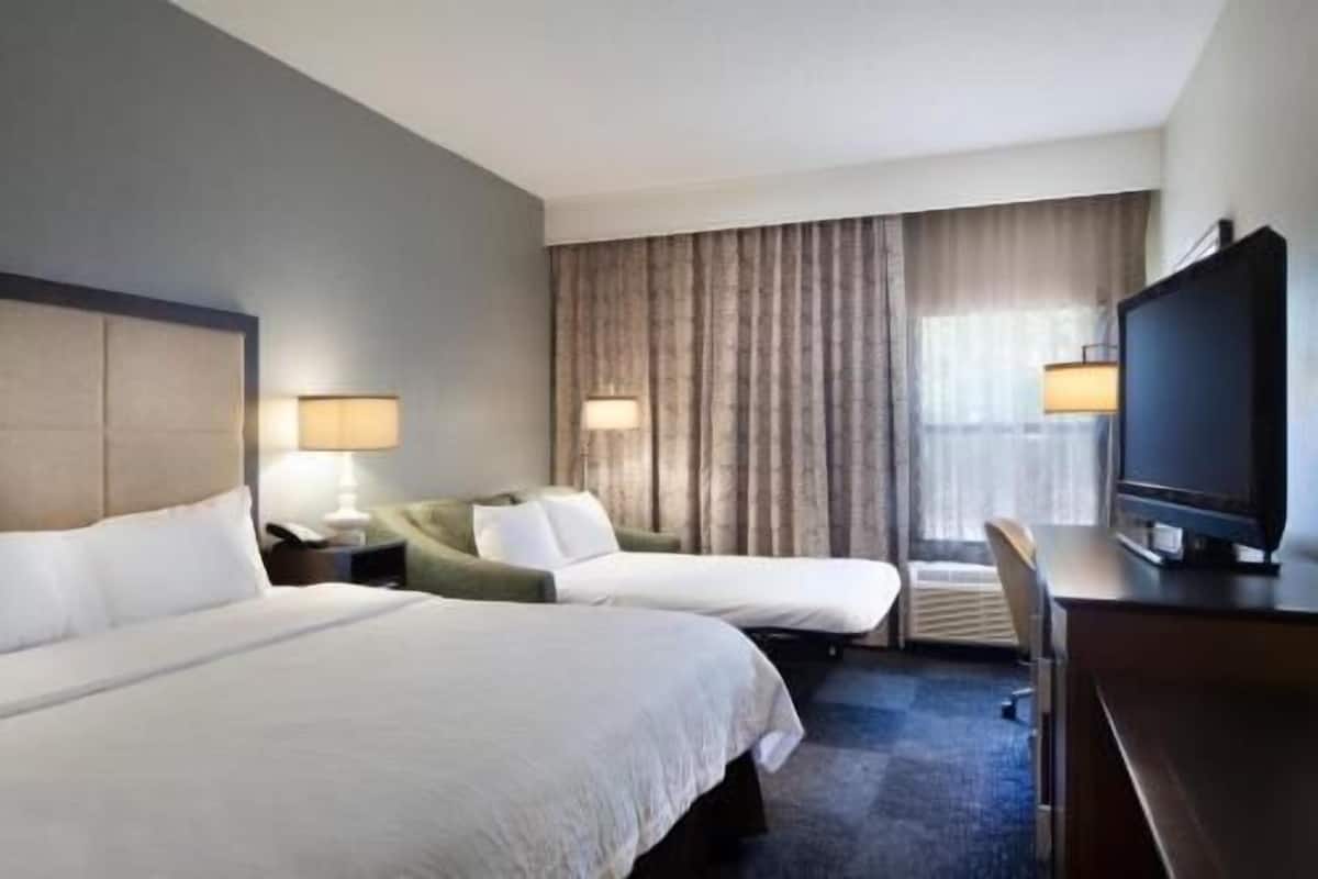 Roupas de cama premium, edredons de pluma, cofres nos quartos