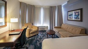2 Queen Beds with Sofa Bed | 高級寢具、書桌、筆電工作空間、遮光布/窗簾
