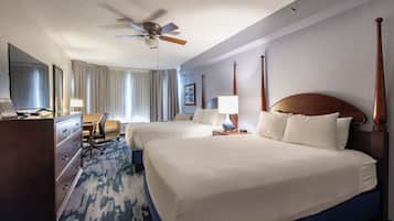 2 Queen Beds with Sofa Bed | ๊ณ ๊ธ ์นจ๊ตฌ, ์ฑ
์, ๋
ธํธ๋ถ ์์
๊ณต๊ฐ, ์๋ง ์ปคํผ