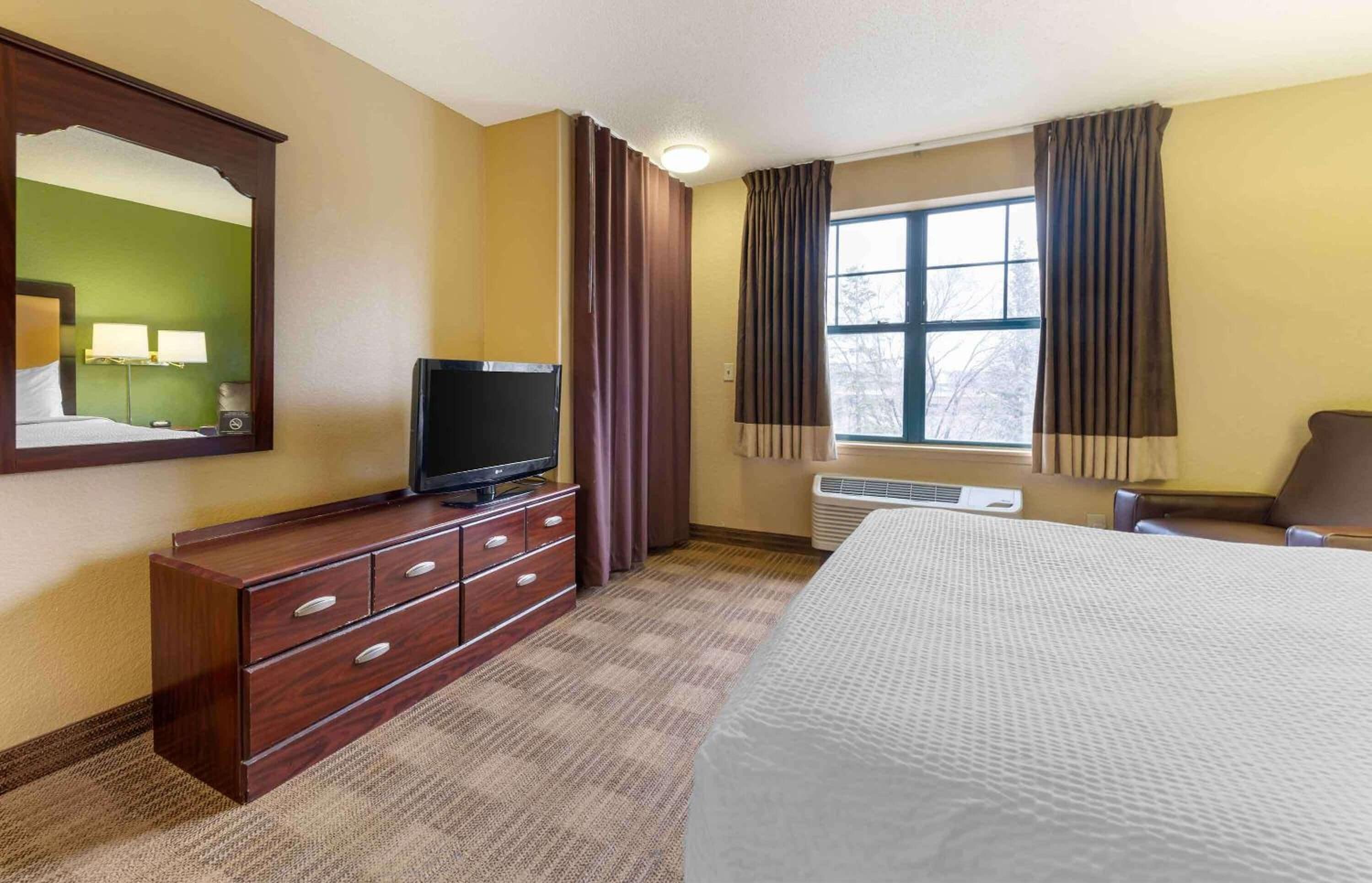 Desk, blackout curtains, iron/ironing board, free WiFi