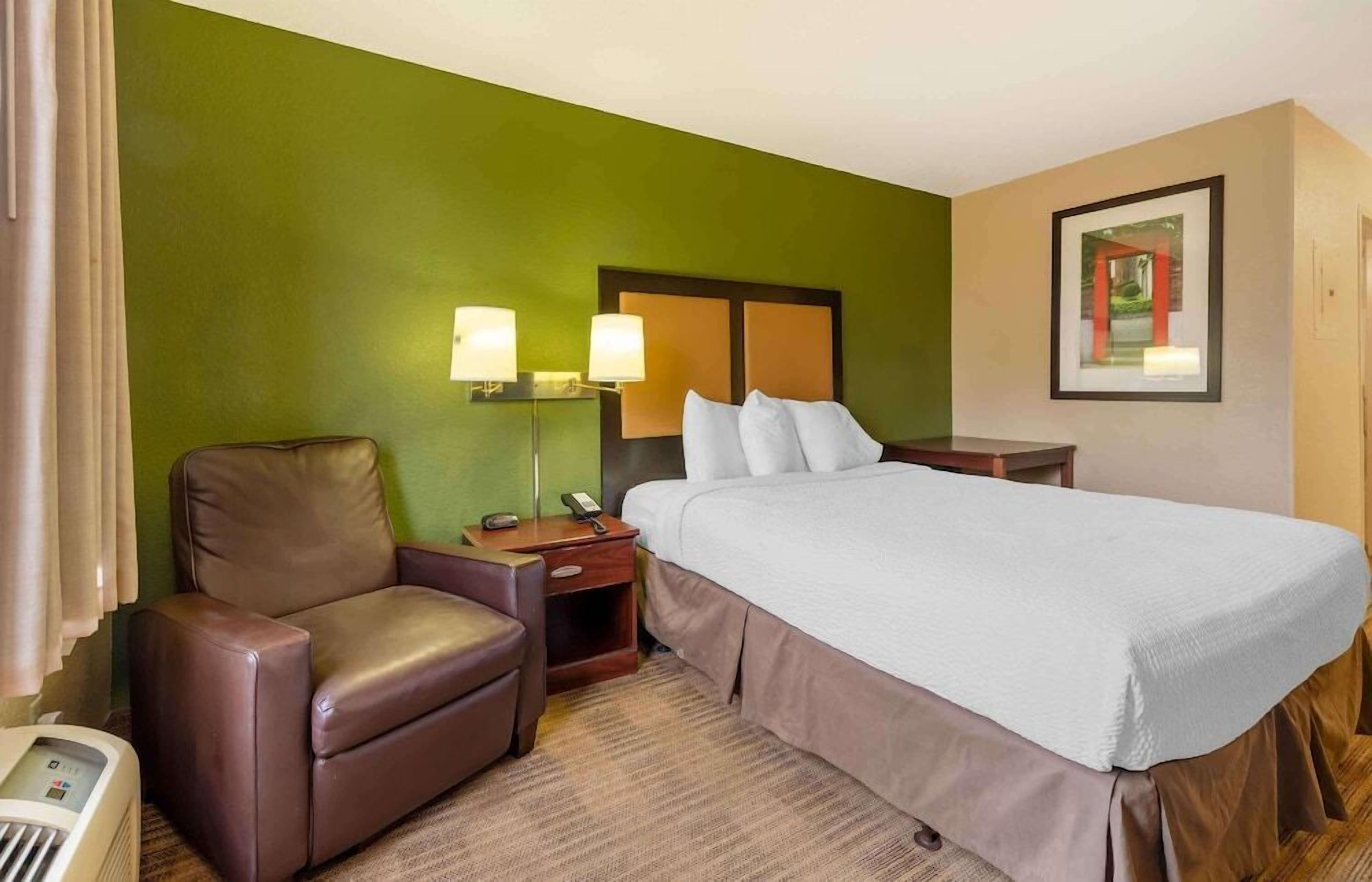 Desk, blackout drapes, iron/ironing board, free WiFi
