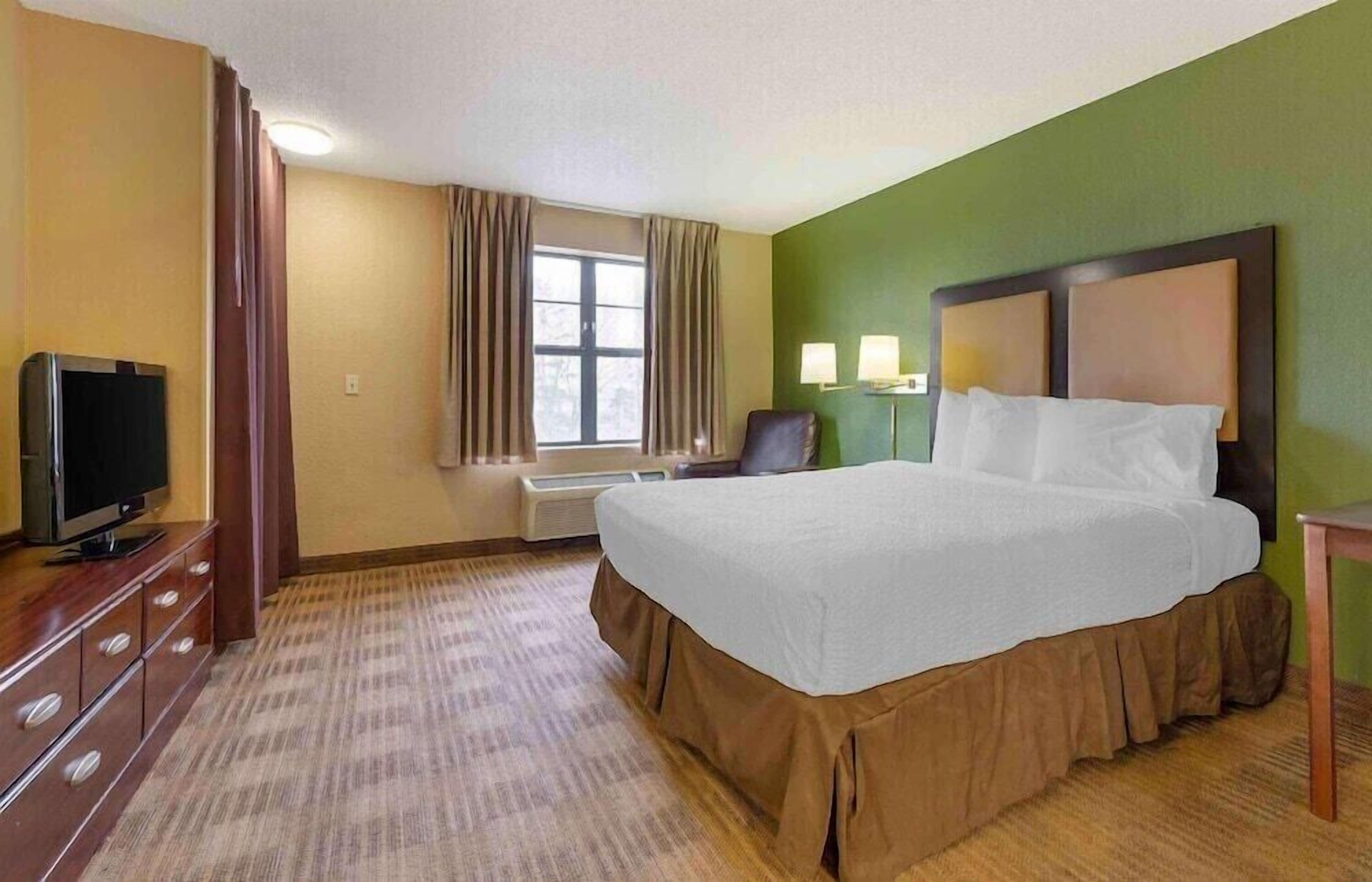 Desk, blackout drapes, iron/ironing board, free WiFi