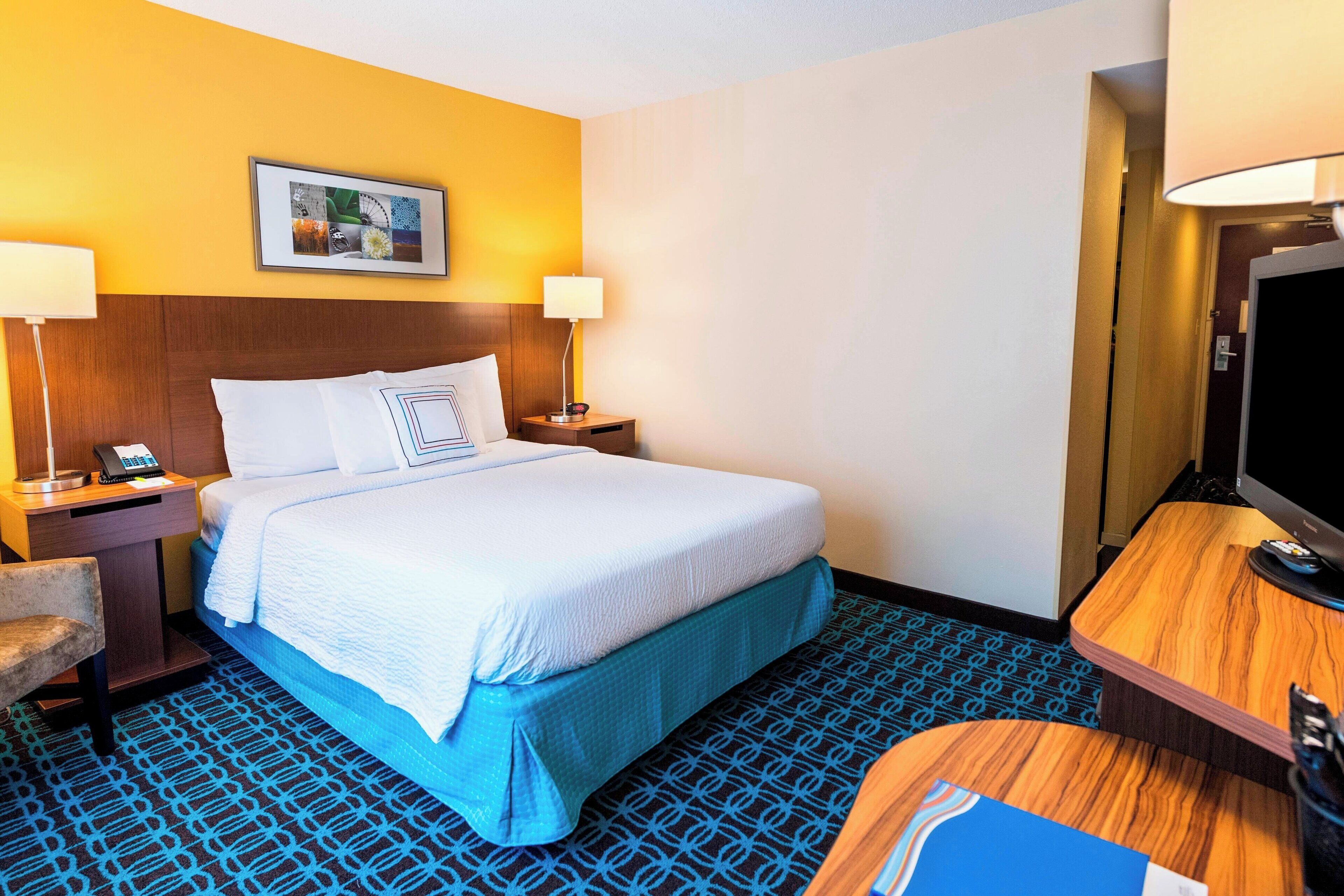 room, 1 queen bed | hypo-allergenic bedding, desk, laptop workspace, blackout curtains