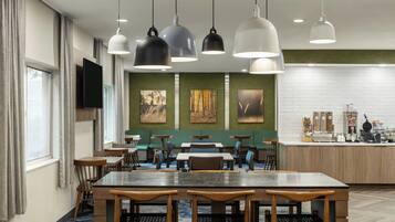 Esmorzar diari continental gratuït