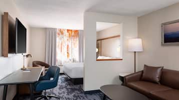 Colchones con pillow-top y caja de seguridad en la habitación