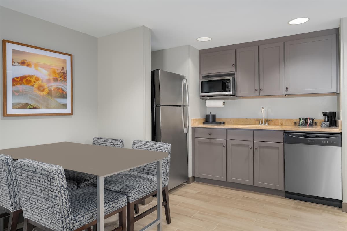 fridge, microwave, coffee/tea maker