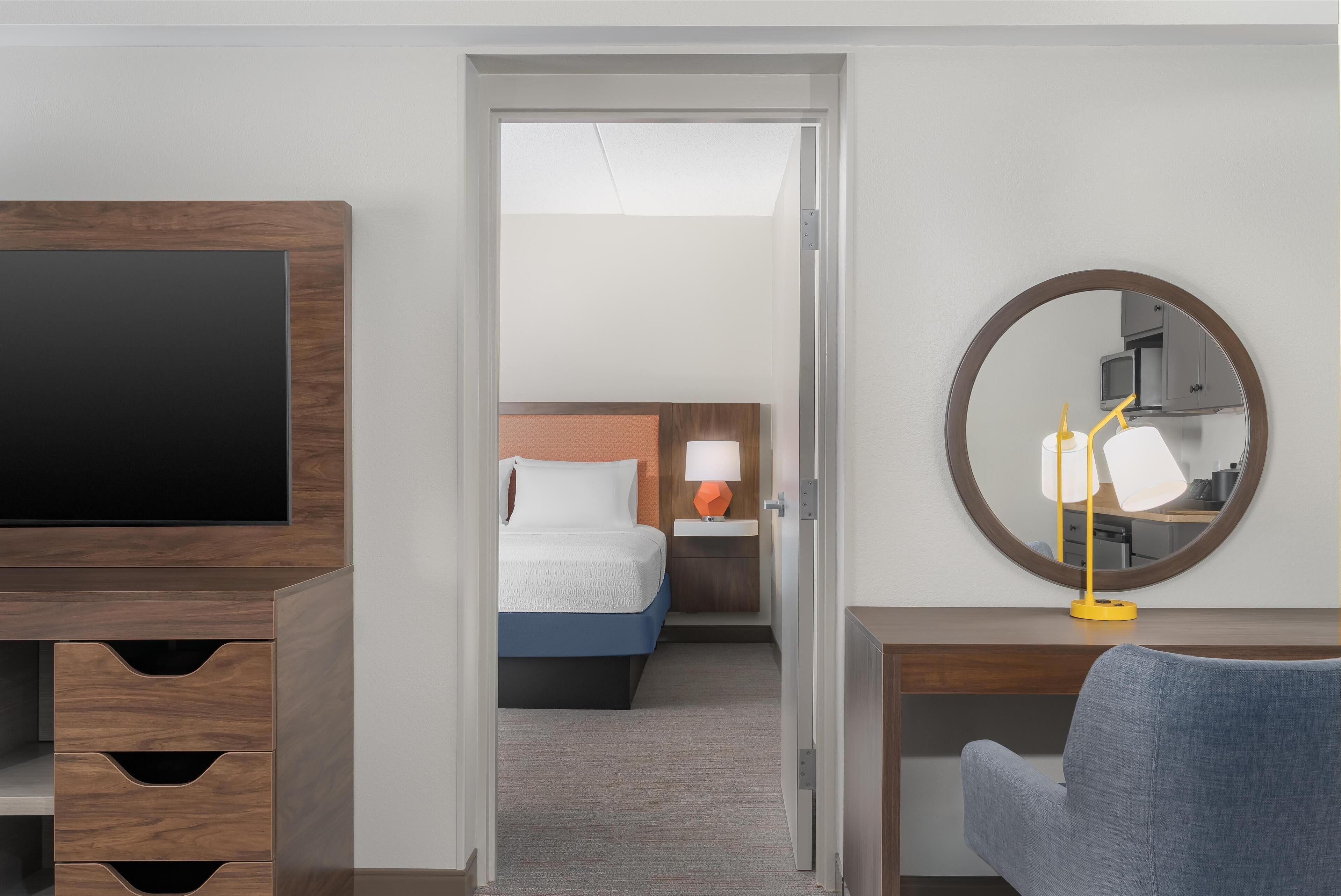 basic studio suite, 1 king bed, non smoking | 1 bedroom, hypo-allergenic bedding, desk, laptop workspace