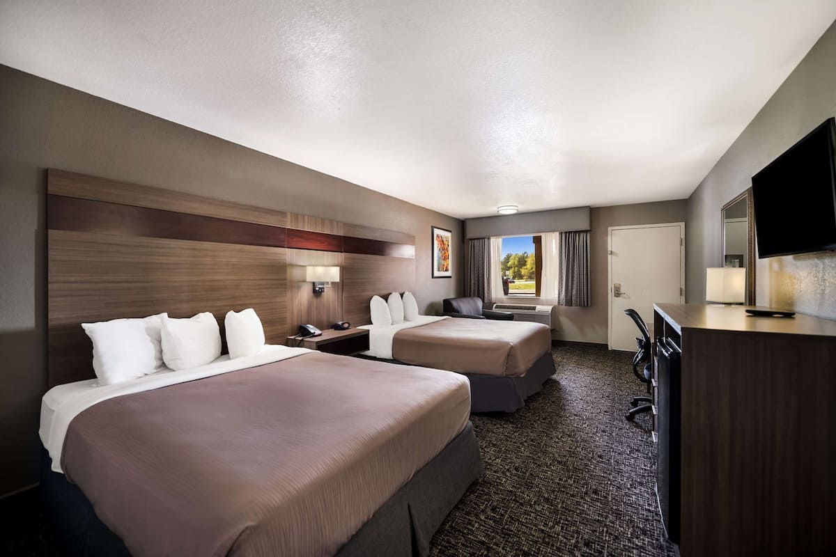 Surmatelas, bureau, fer et planche Ă repasser