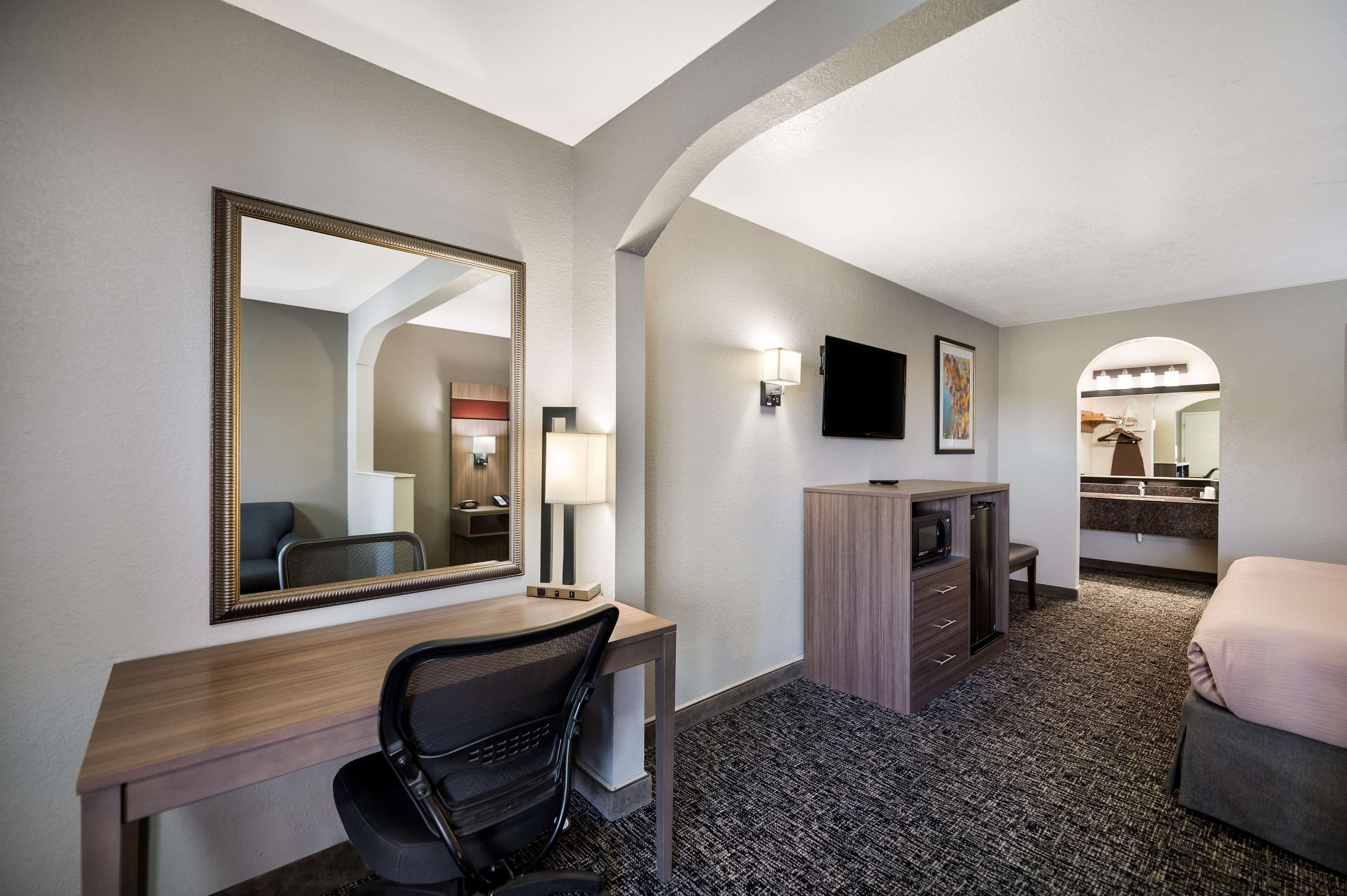 standard room, 1 king bed, non smoking, refrigerator & microwave | pillow-top beds, desk, iron/ironing board, rollaway beds