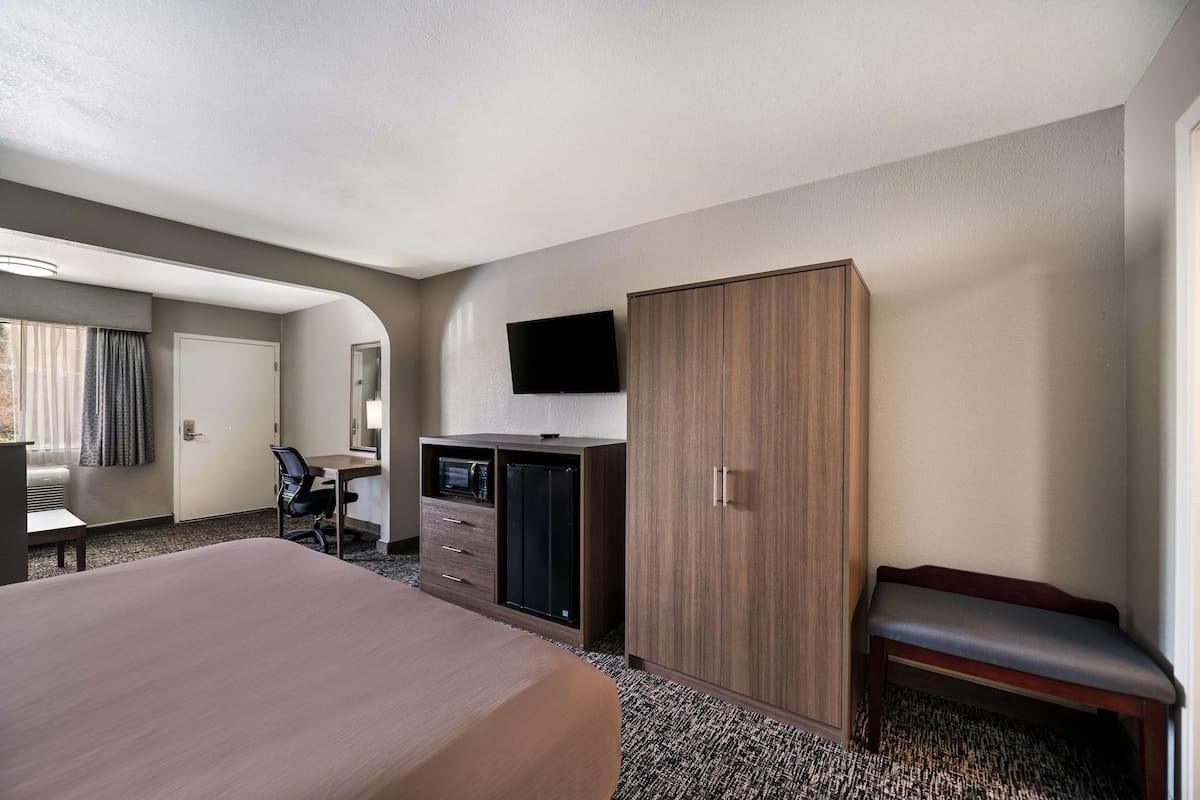 Pillow-top beds, desk, iron/ironing board, rollaway beds
