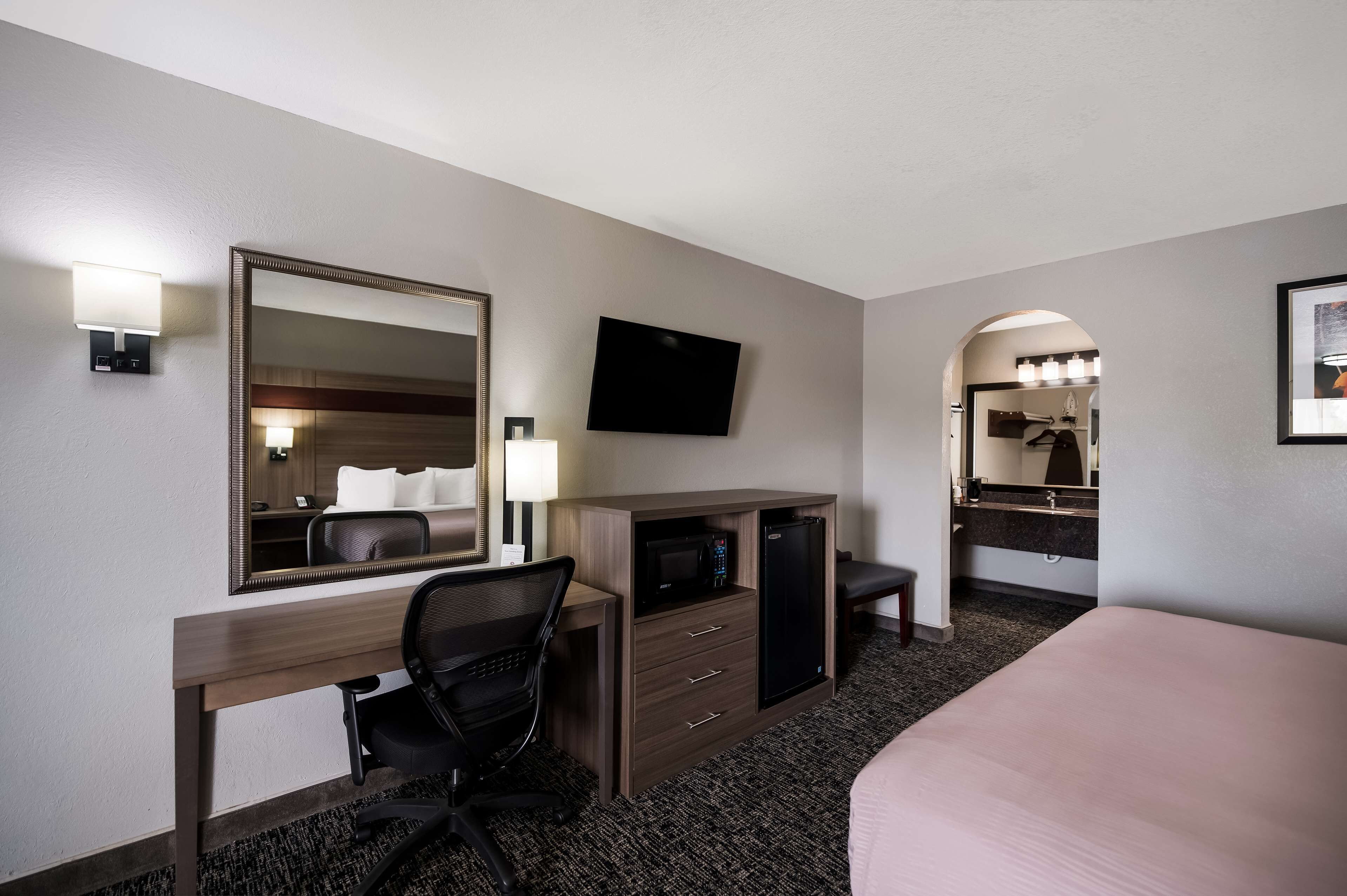 standard room, 1 king bed, non smoking, refrigerator & microwave | pillow-top beds, desk, iron/ironing board, rollaway beds