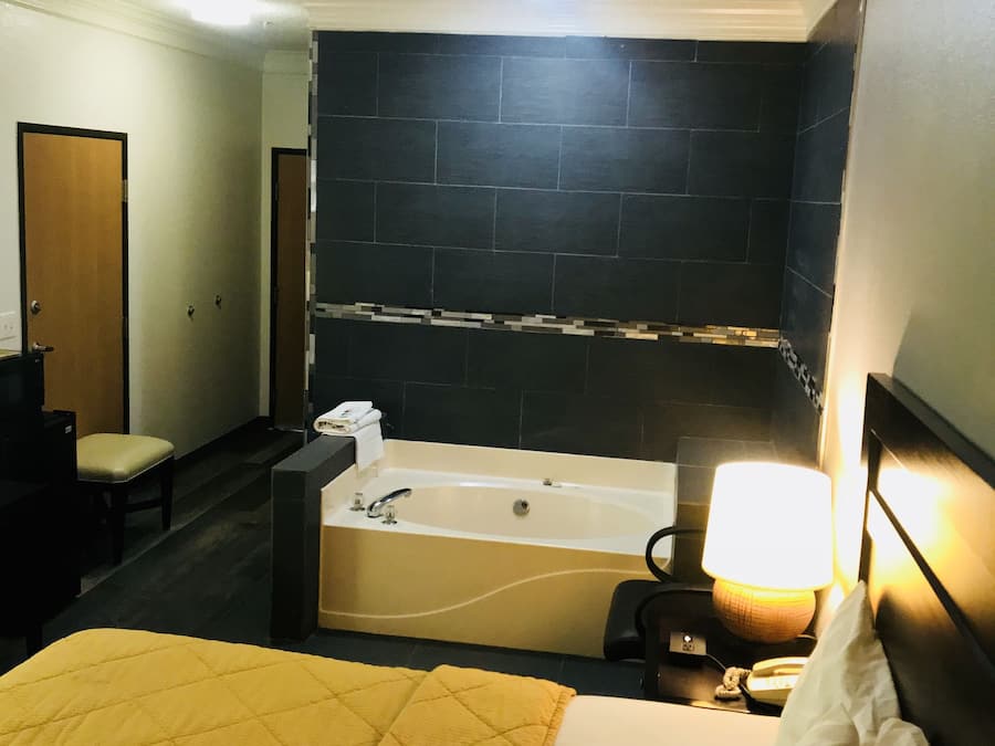 Zimmer, 1 King-Bett und Schlafsofa, Nichtraucher | Whirlwanne