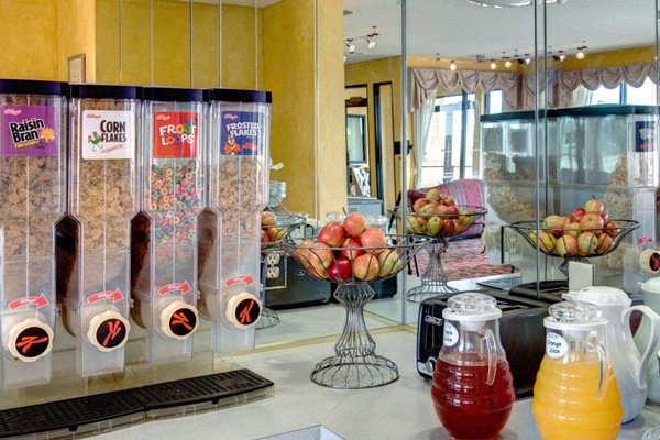 Free daily continental breakfast