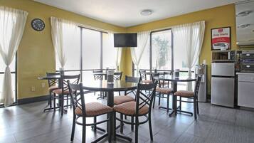 Free daily continental breakfast