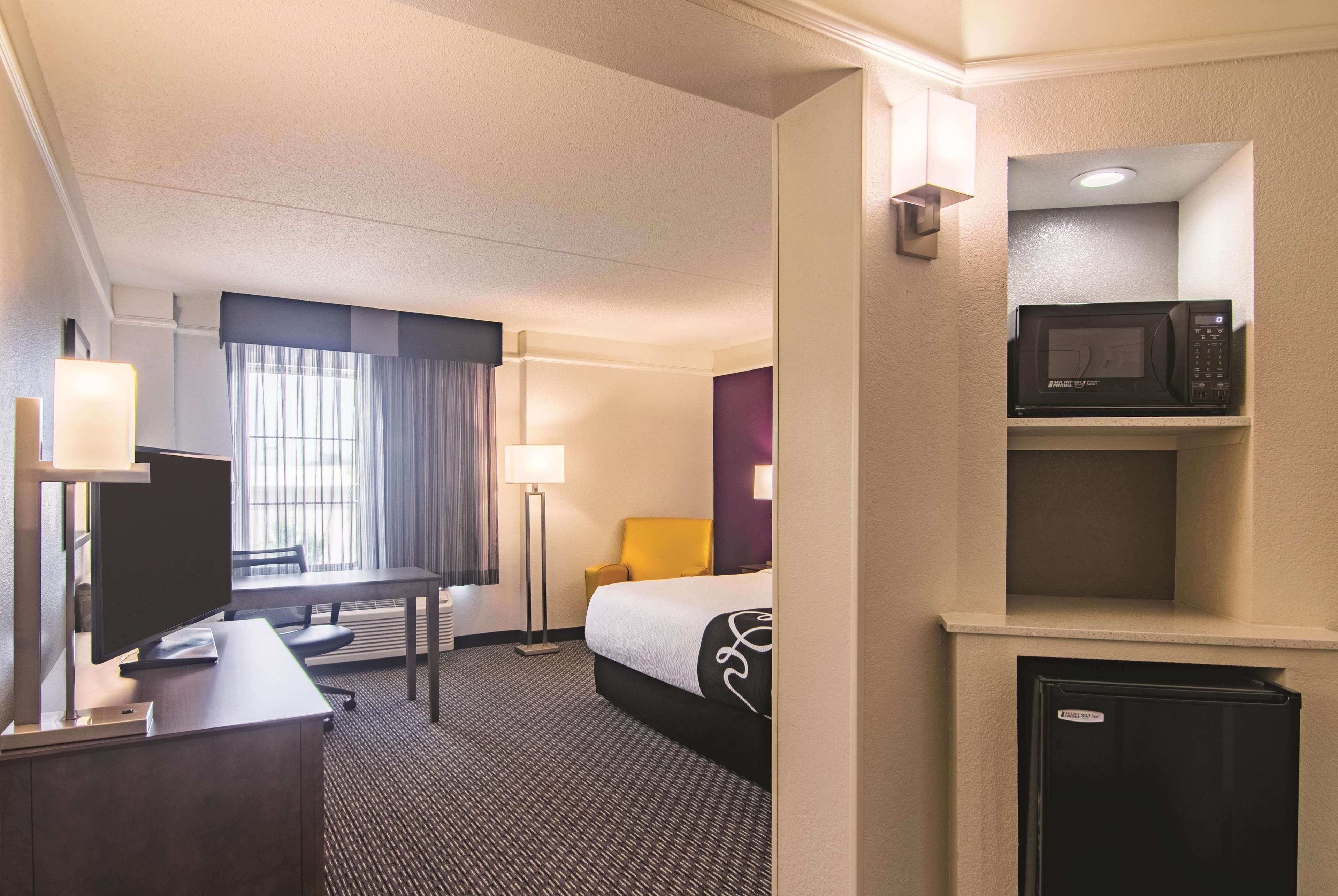 room, 1 king bed, accessible, non smoking | premium bedding, desk, blackout curtains, iron/ironing board