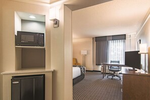Room, 1 King Bed, Non Smoking (Various Views) | Premium bedding, desk, blackout curtains, iron/ironing board - La Quinta Inn & Suites by Wyndham Oklahoma City Norman (Norman)