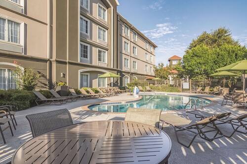 Seasonal outdoor pool, open 10:00 AM to 10:00 PM, pool loungers