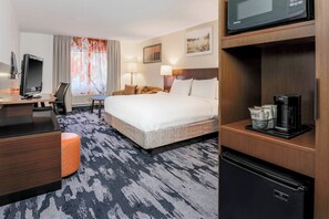 Premium bedding, desk, laptop workspace, blackout drapes - Fairfield Inn & Suites Houston Westchase (Houston)