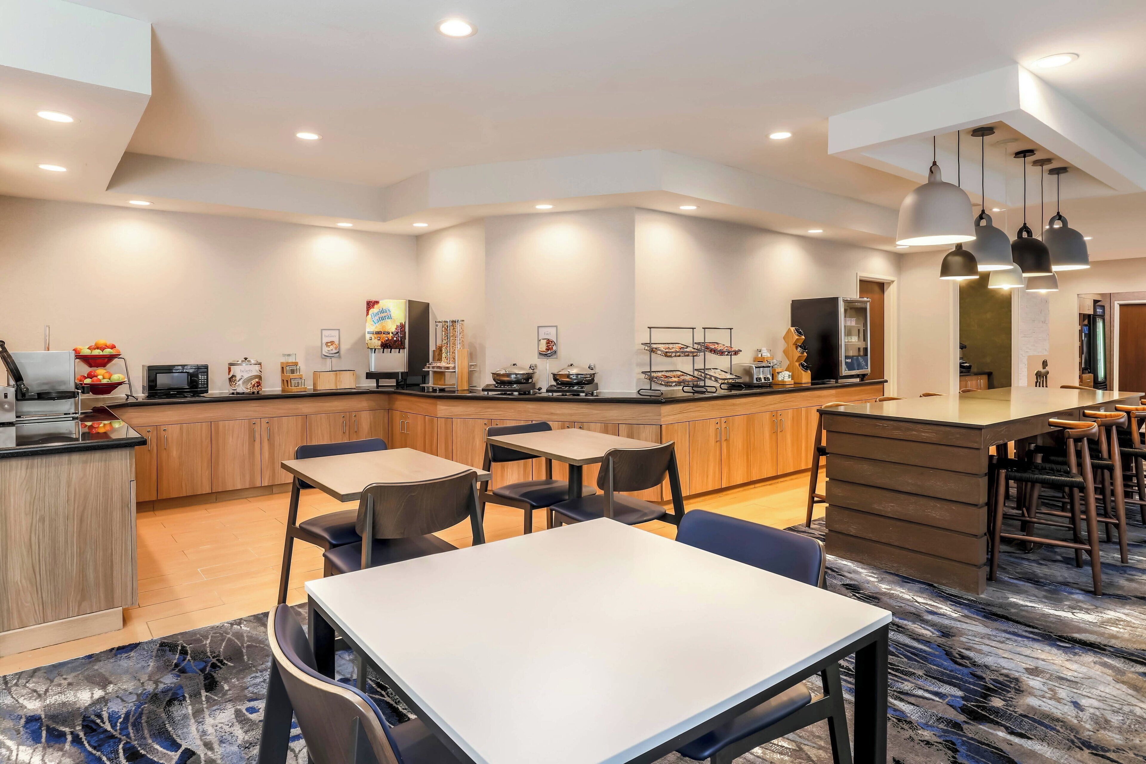 Free daily continental breakfast 