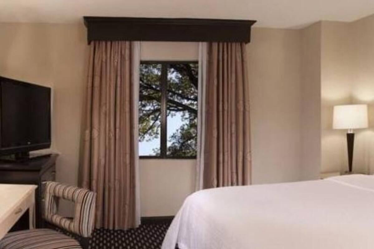 1 chambre, literie de qualité, couette en duvet