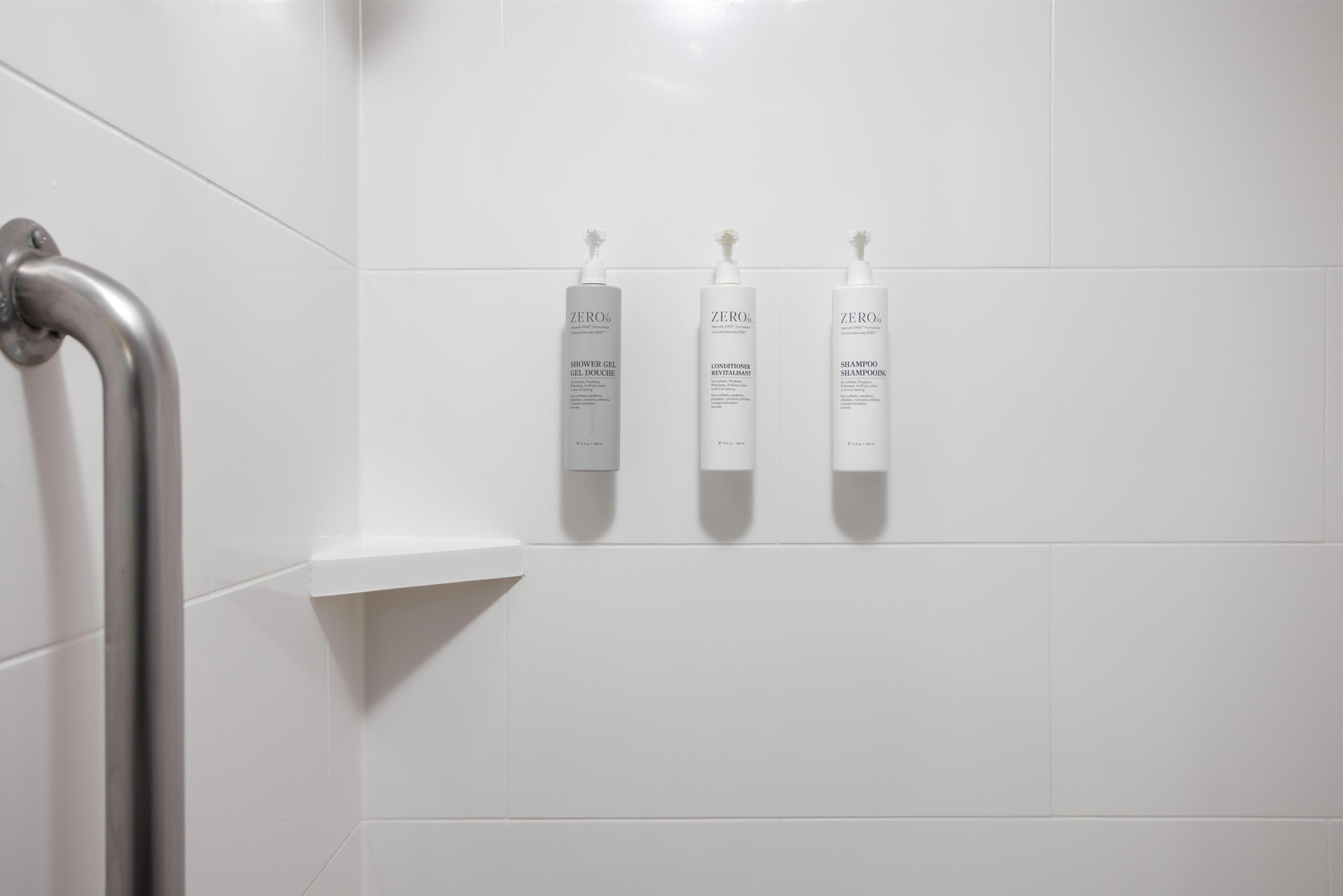 Combined shower/bathtub, deep-soaking bathtub, free toiletries