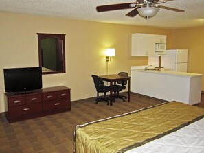 Desk, laptop workspace, blackout drapes, iron/ironing board - Studio 6 Corporate Extended Stay Buffalo Amherst NY (Buffalo)