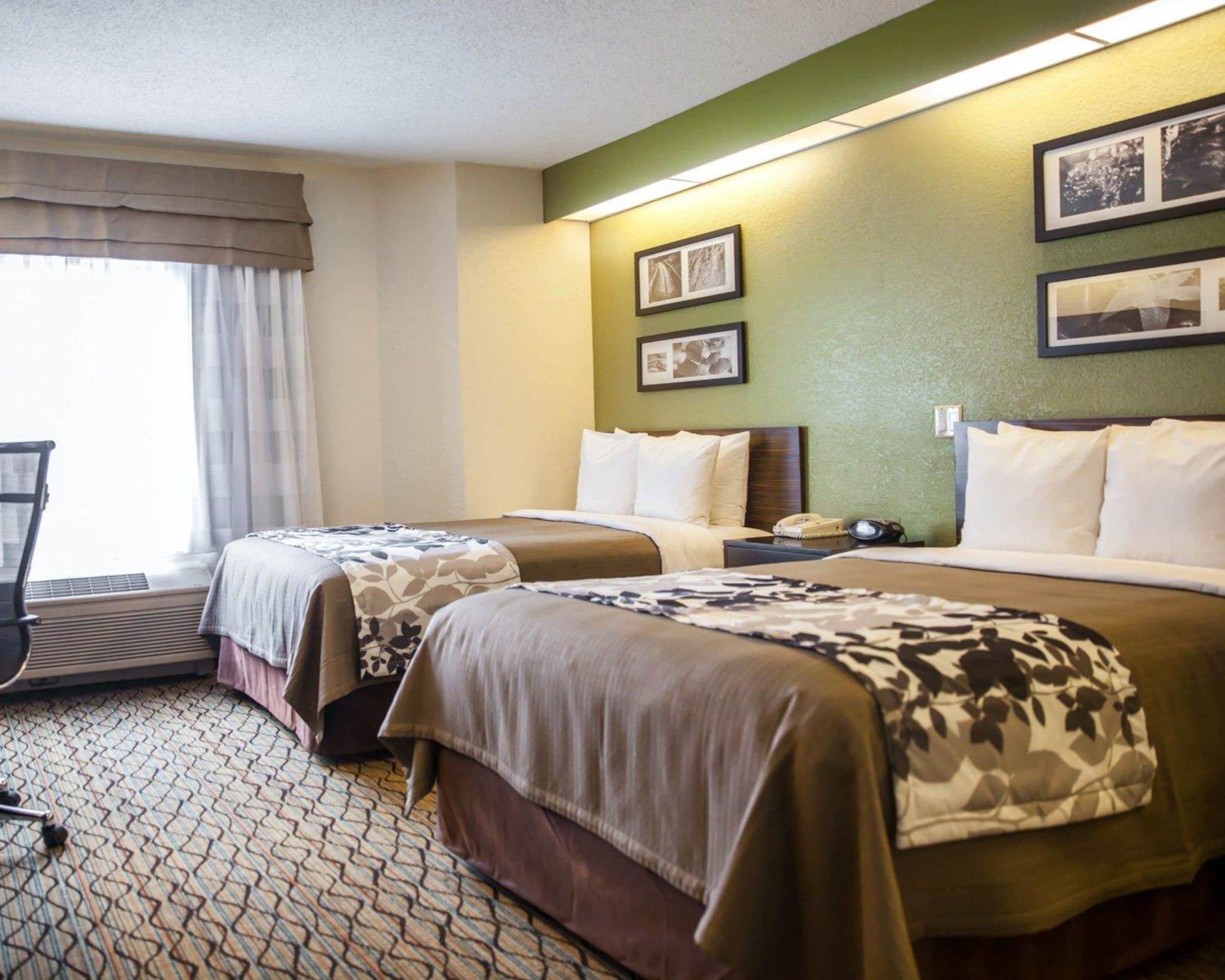 in-room safe, desk, laptop workspace, blackout curtains