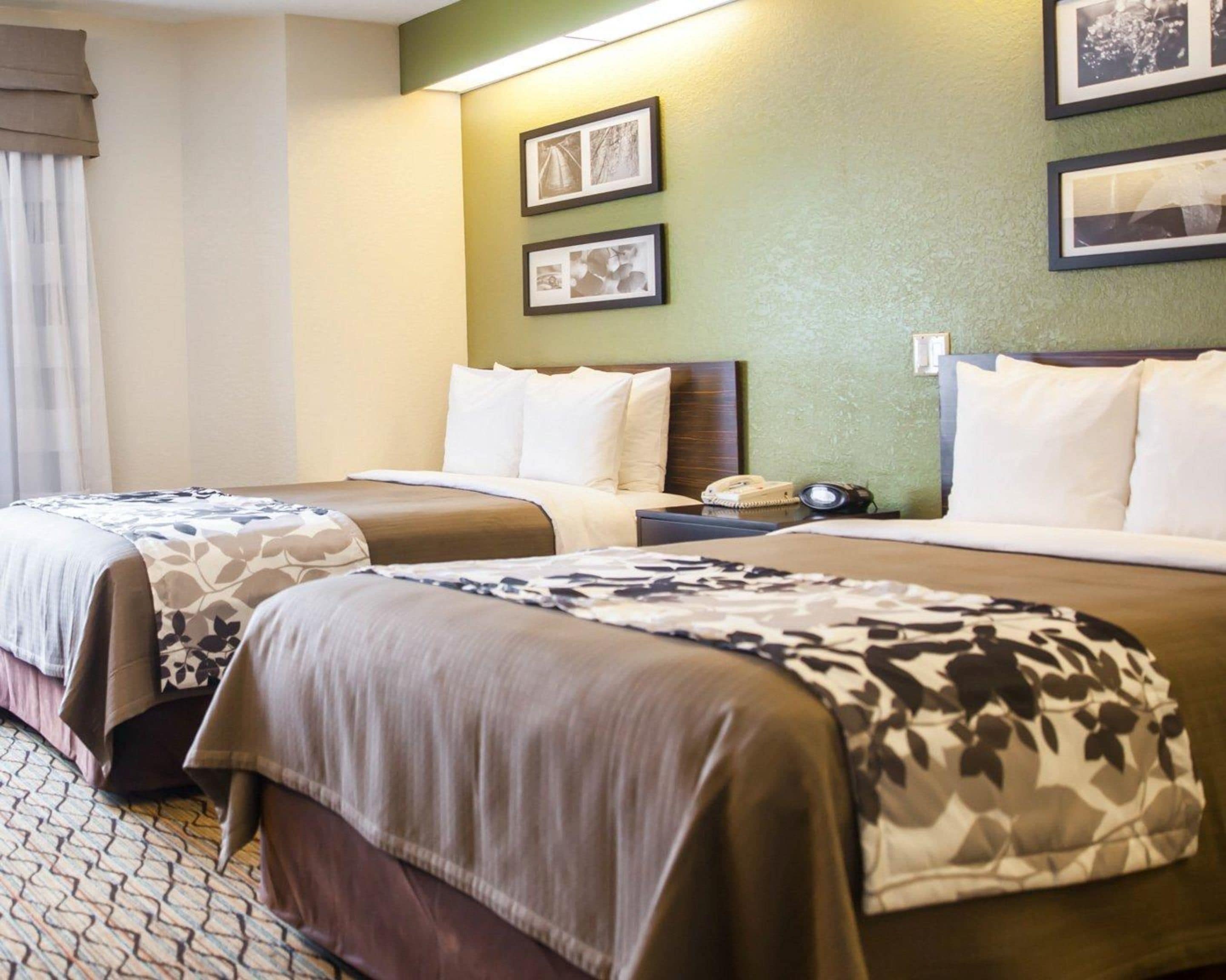 in-room safe, desk, laptop workspace, blackout curtains