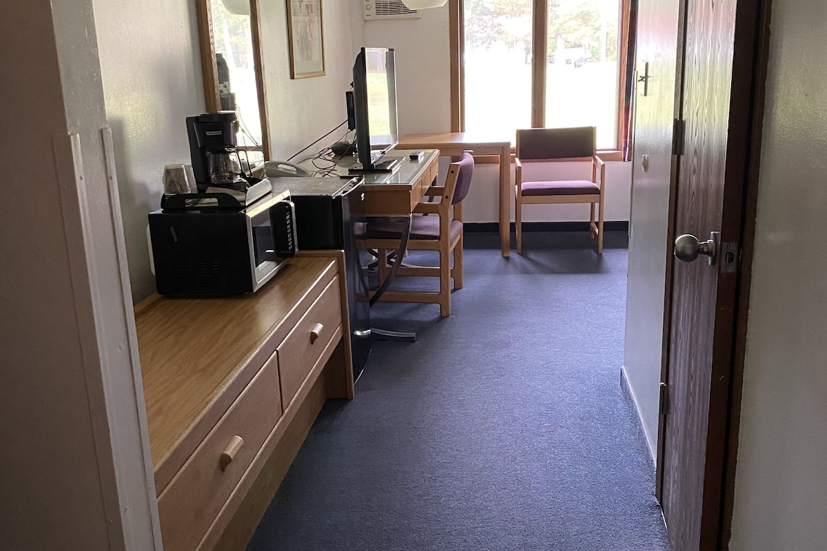 1 bedroom, individually decorated, individually furnished, desk