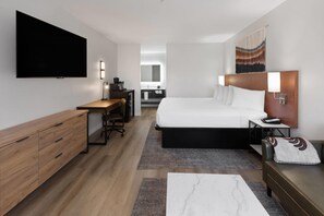 Pillow-top beds, desk, laptop workspace, blackout curtains - Kokopelli Inn Sedona, Trademark Collection by Wyndham (Sedona)