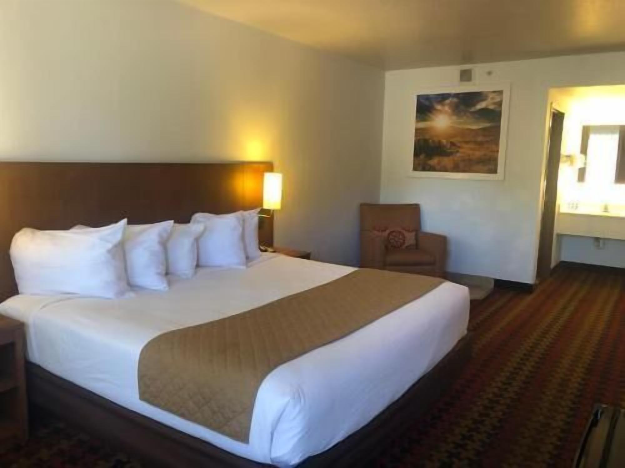 Pillowtop beds, desk, laptop workspace, blackout drapes