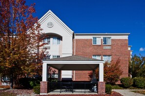 Lobby - Sonesta Simply Suites Detroit Southfield (Southfield)