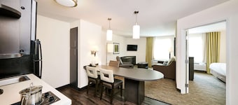 Sonesta Simply Suites Detroit Southfield