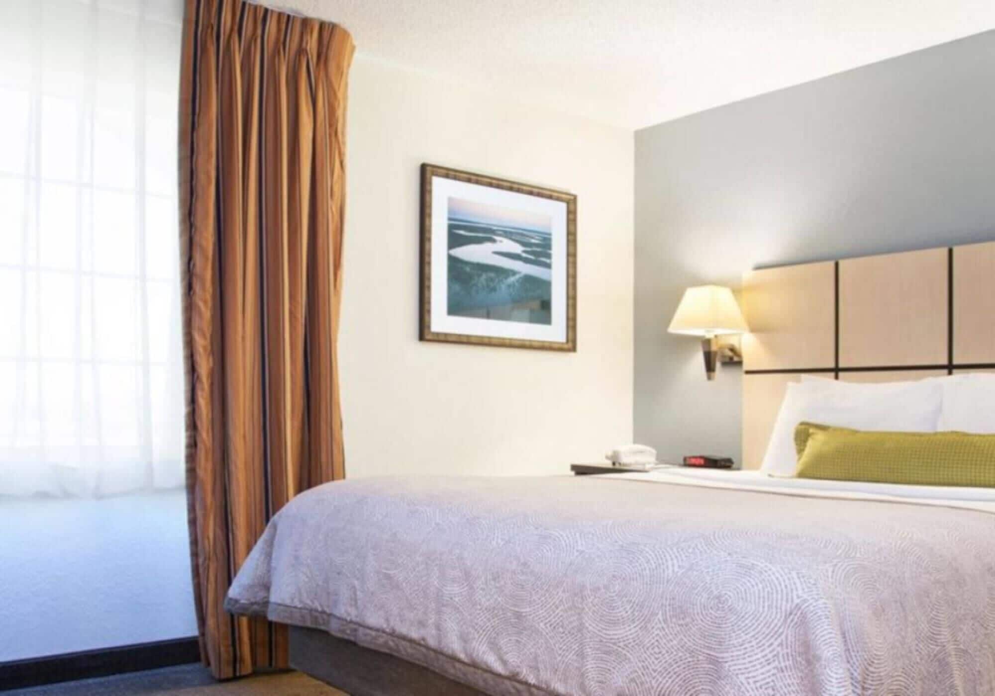 Skrivbord, mörkläggningsgardiner, strykjärn/strykbräda och gratis wi-fi