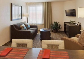 Desk, blackout curtains, iron/ironing board, free WiFi - MainStay Suites Southfield-Detroit (Southfield)